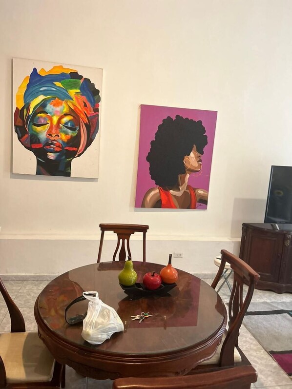 客室内のダイニングエリア