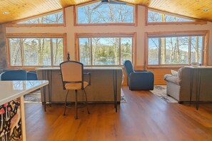 Interior - Ripley Lake cabin retreat (Sarona)