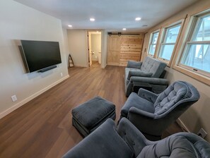 Smart TV, fireplace