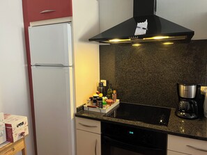 Batterie de cuisine, vaisselle et ustensiles