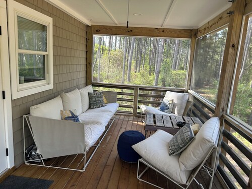 Charming 2-bed cottage located in the peaceful, 4x4 area of Carova Beach