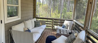 Charming 2-bed cottage located in the peaceful, 4x4 area of Carova Beach