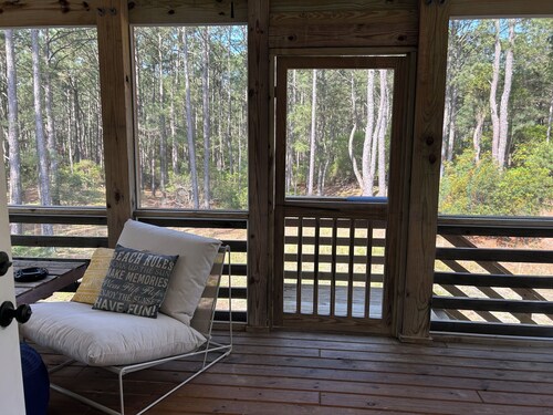 Charming 2-bed cottage located in the peaceful, 4x4 area of Carova Beach