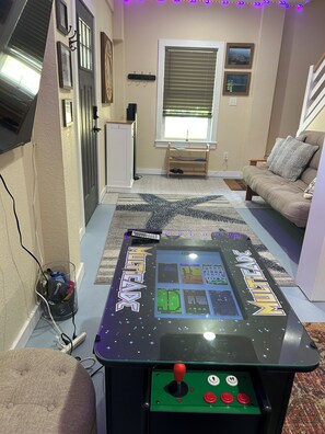 Games room - Charming 2-bed cottage located in the peaceful, 4x4 area of Carova Beach (Carova Beach)