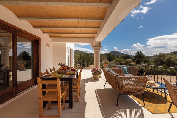 Outdoor dining - Villa Can Portmany - San Jose (Ibiza)