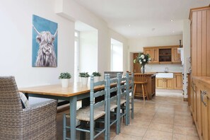 Dining - Greenknowes Entire Private Estate (Blairadam)