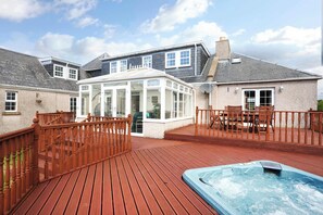 Outdoor dining - Greenknowes Entire Private Estate (Blairadam)