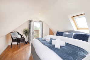 11 bedrooms, iron/ironing board, WiFi, bed sheets