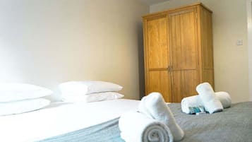 2 bedrooms, iron/ironing board, travel cot, WiFi