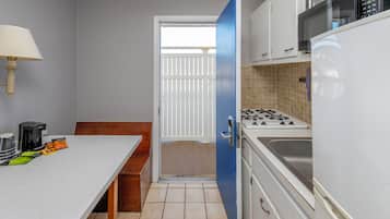 Réfrigérateur, micro-ondes