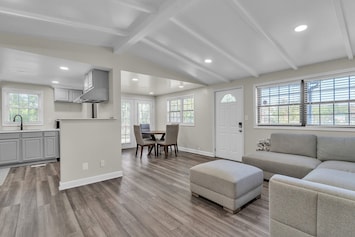 Floor, Flooring, Indoors, Furniture, Living Room