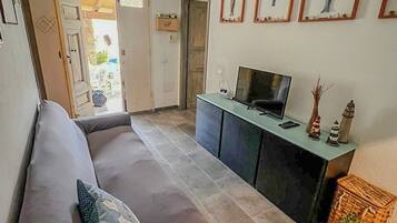 House, Patio | Living area