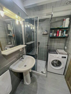 House, Patio | Bathroom - Casa Vacanze da Anna e Turi (Budoni)