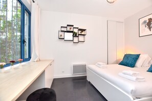 1 bedroom, laptop workspace, bed sheets