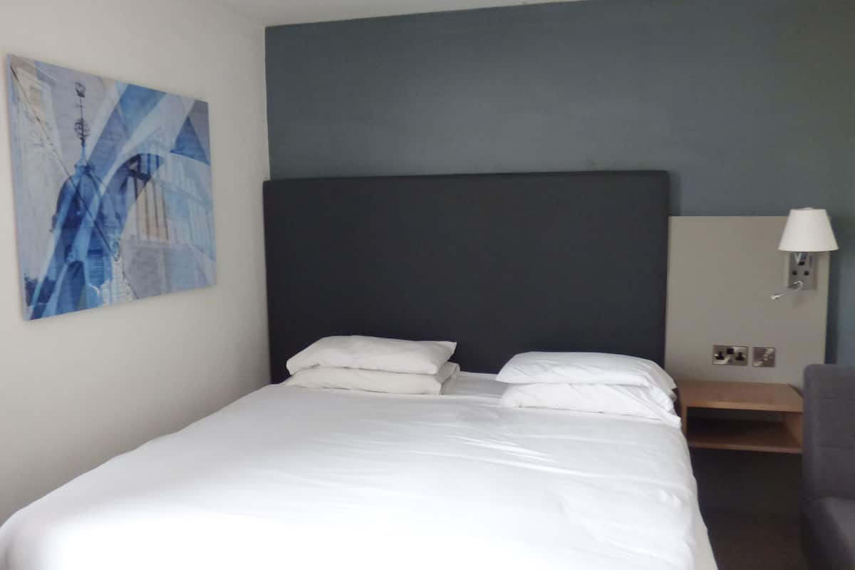 Basic Double Room | Free WiFi, bed sheets