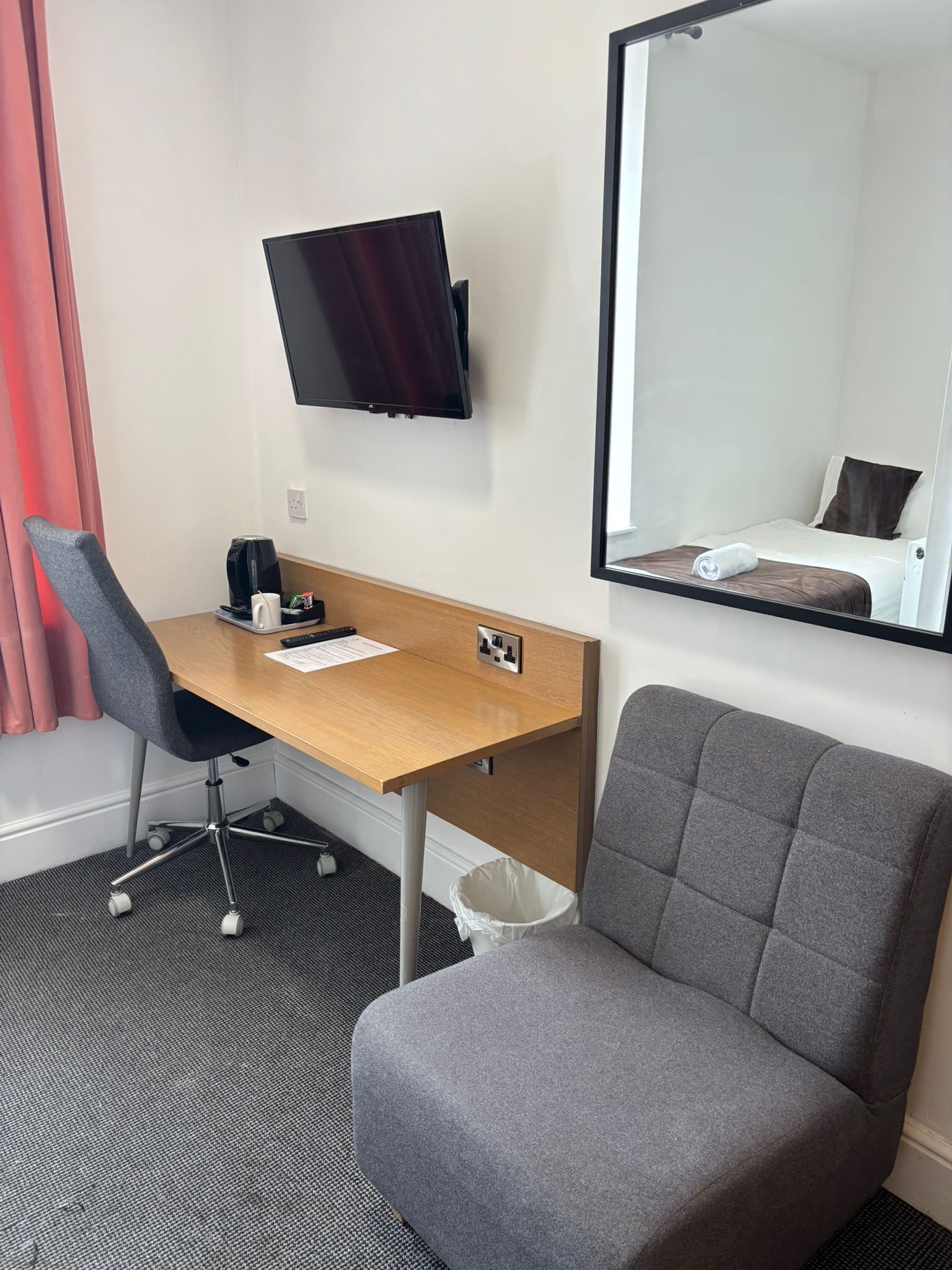 Basic Single Room | Living area | TV