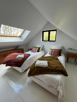2 bedrooms, WiFi, bed sheets