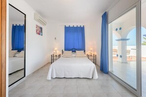 4 bedrooms, iron/ironing board, free WiFi, bed sheets