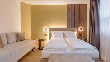 HADERBURG Comfort | Minibar con artículos gratuitos, caja fuerte, escritorio