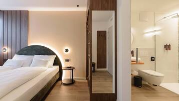 KLAUSE Comfort | Gratis produkter i minibar, värdeförvaringsskåp på rummet och skrivbord