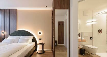 NAOMI Rooms