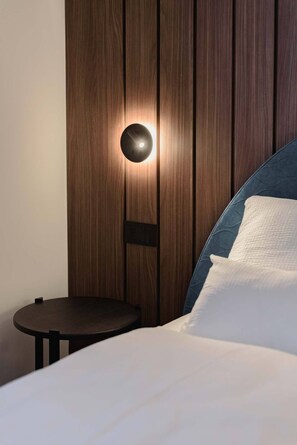 CASCATA Comfort | Free minibar, in-room safe, desk, laptop workspace - NAOMI Rooms (Salorno)