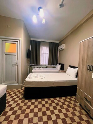 Standard Triple Room, Smoking, Private Bathroom | Free WiFi, bed sheets - Fındık Palas Otel (Istanbul)