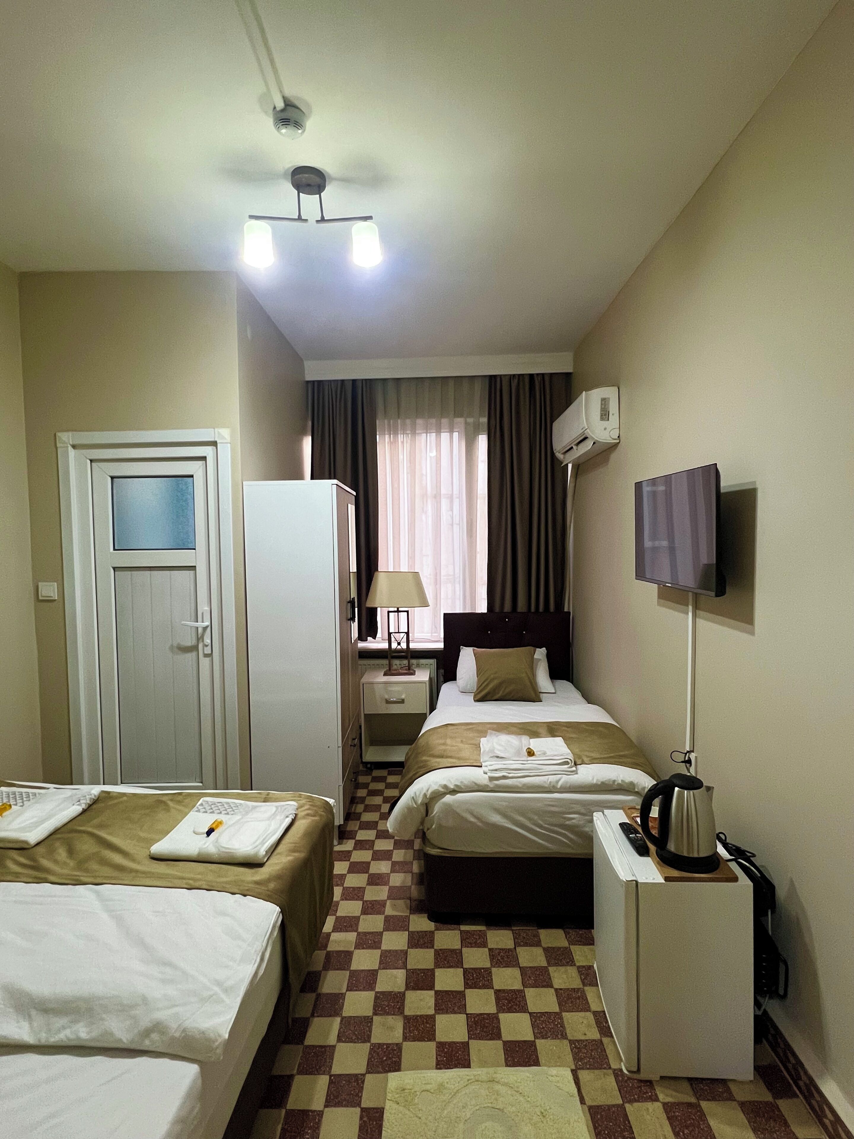 Standard Triple Room, Private Bathroom