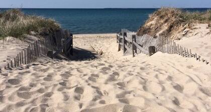 Ocean Edge: 2-bedroom condo with pool and resort access, near beaches