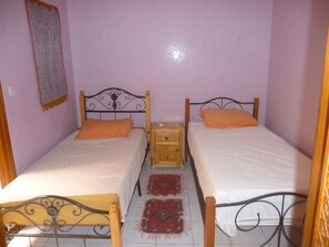 3 bedrooms, iron/ironing board, bed sheets