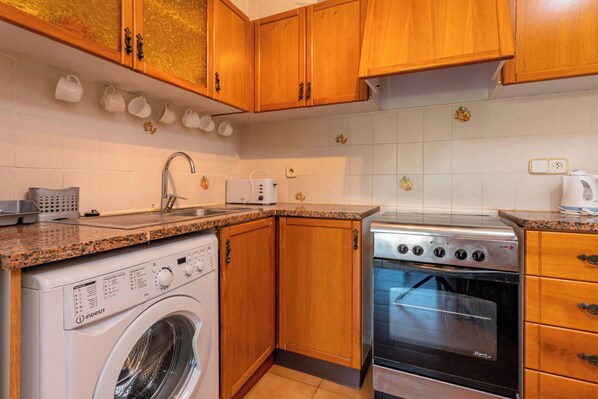 Microwave, oven, toaster