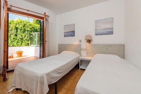 2 bedrooms, iron/ironing board
