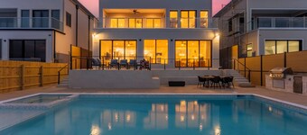 NEW LUXURY 4,000 SF Waterfront Home w/Pool , Sleeps 20