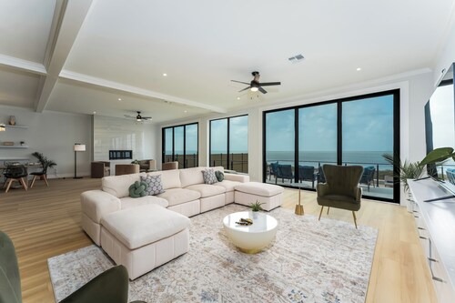 NEW LUXURY 4,000 SF Waterfront Home w/Pool , Sleeps 20