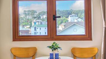 Eenvoudige kamer | Een bureau, gratis wifi