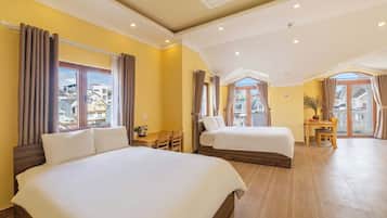 Familiekamer, 4 slaapkamers | Een bureau, gratis wifi