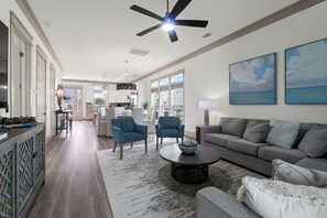 Smart TV - Steps to Gulf | 5BR/5.5BA | Pool | Boat Parking|Beach Gear (Mexico Beach)