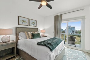 5 bedrooms, free WiFi, bed sheets - Steps to Gulf | 5BR/5.5BA | Pool | Boat Parking|Beach Gear (Mexico Beach)