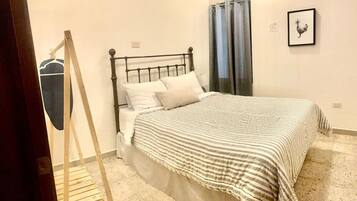 1 Schlafzimmer, Schreibtisch, Bügeleisen/Bügelbrett, WLAN