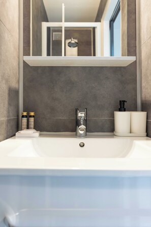 Bathroom - Charming Apartment - 1br-4p- Montparnasse (Paris)