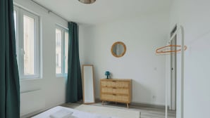 Ảnh chưa phân loại, 2 trong số 12 ảnh, nút
