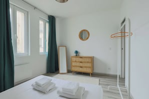 1 bedroom, laptop workspace, iron/ironing board, bed sheets - Charming Apartment - 1br-4p- Montparnasse (Paris)