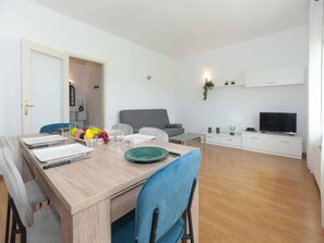 Apartment | Dining - Apartment in Roses With Sea Views & Pool (Roses)
