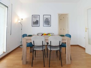 Apartment | Dining - Apartment in Roses With Sea Views & Pool (Roses)