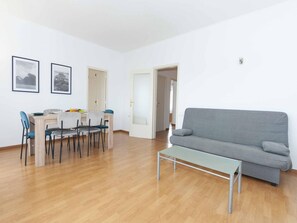 Apartment | Living room - Apartment in Roses With Sea Views & Pool (Roses)