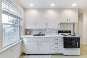 電子レンジ、オーブン、コンロ