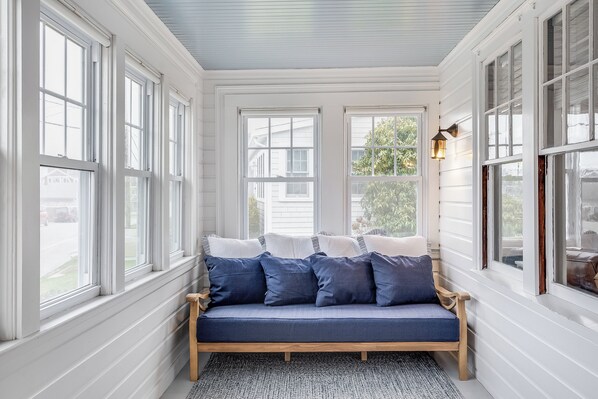 Interior - Beach Bungalow - Hyannis Harbor - 3 Bedroom with A/C (Yarmouth)