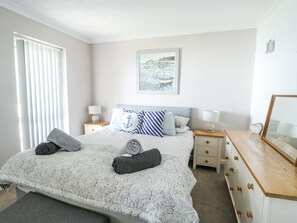 3 dormitorios, decoración individual, mobiliario individual