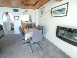 Dining - Pattaya (Y Felinheli)