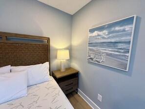 5 slaapkamers, een strijkplank/strijkijzer, wifi